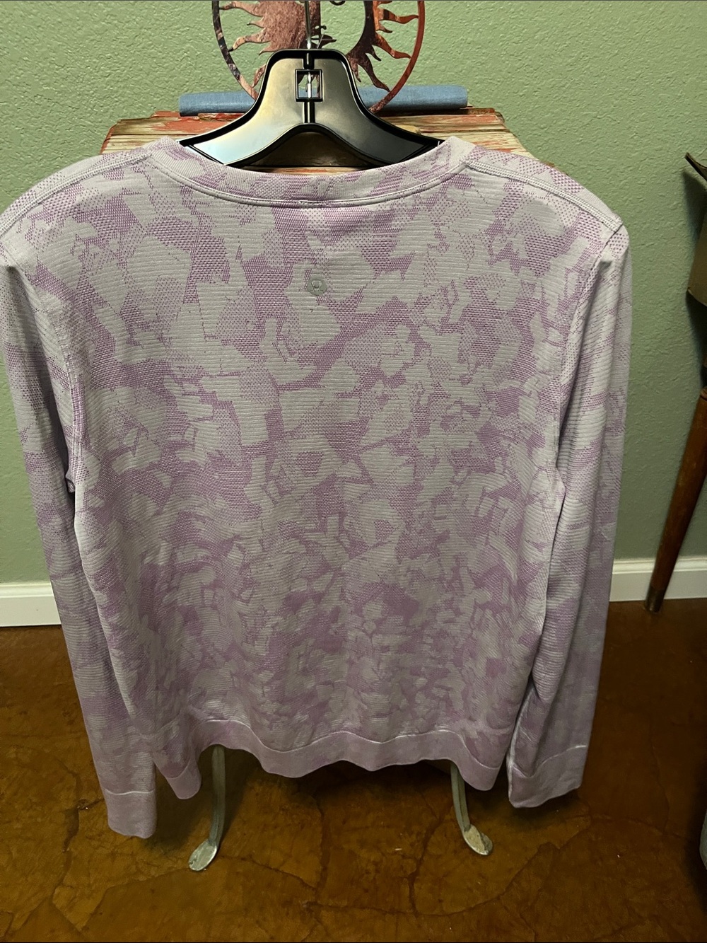 lululemon athletica Light Purple Floral Long Sleeve Tee Sz 10 - Picture 4 of 6